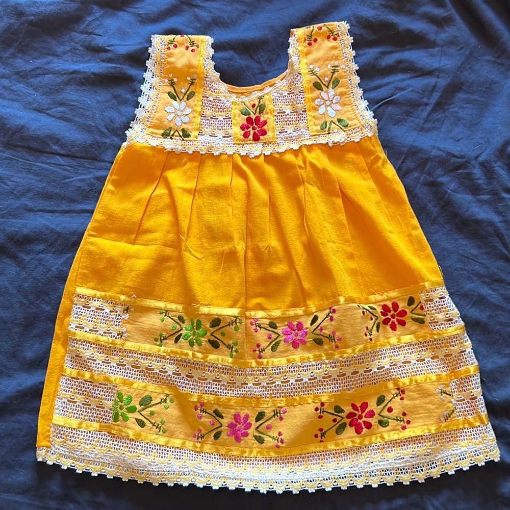 Mexican Mexico linen embroidered dress size 5